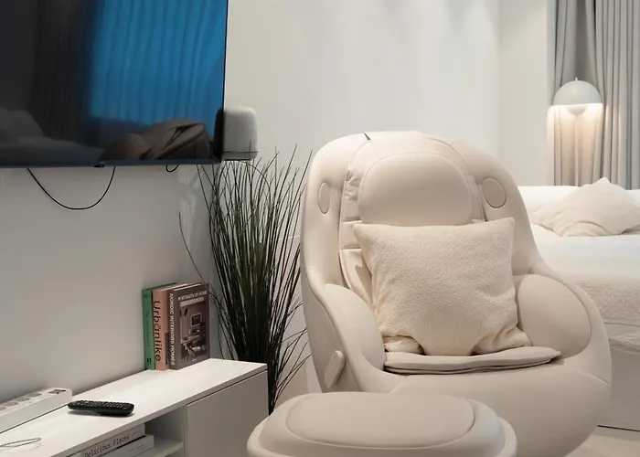 New 홍대역30sec #massage Chair #netflix #purifier I * 서울특별시