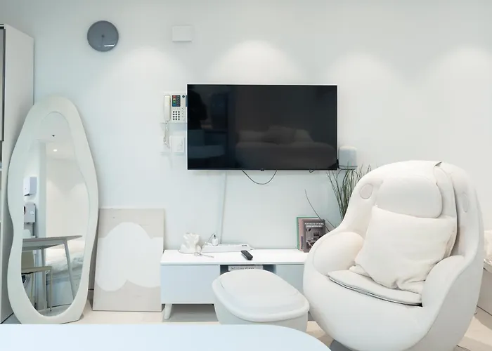 New 홍대역30sec #massage Chair #netflix #purifier I * 서울특별시