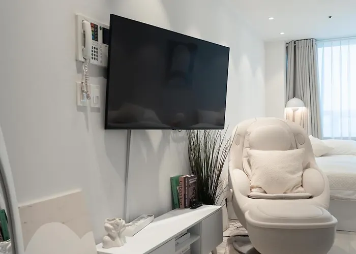 아파트 New 홍대역30sec #massage Chair #netflix #purifier I